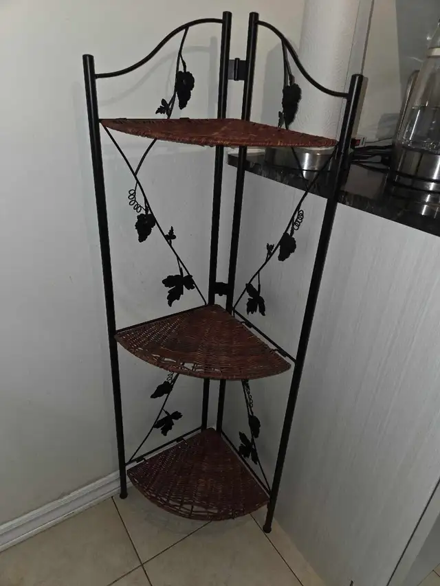 Corner Shelf in Bookcases & Shelving Units in City of Toronto - Image 7