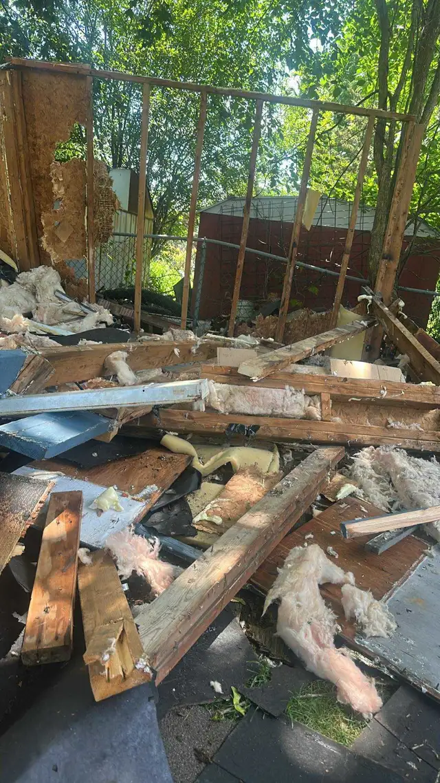 Demolition and Junk Removal in Other in Kitchener / Waterloo - Image 3