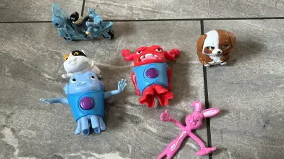 Dive into nostalgia with this fun collection of McDonald’s cartoon toys! This assortment includes va...