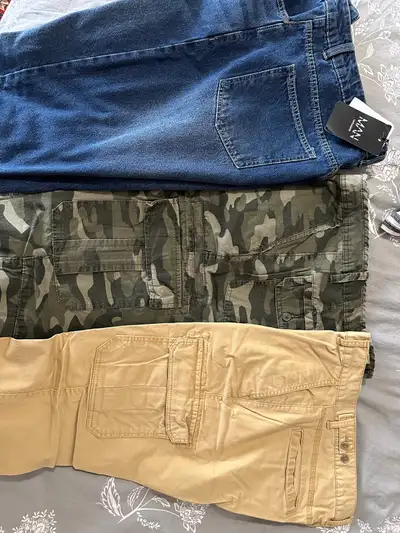 Price $100 is for all 3 BRAND NEW PANTS (2 Cargo , 1 Jean)size 33 & 34 -“ George “ Cameo , Cargo (si...