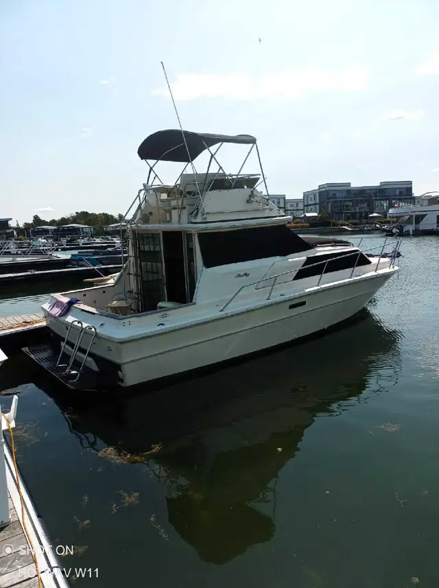 30' SEARAY FLYBRIDGE 30' in Powerboats & Motorboats in Markham / York Region - Image 4