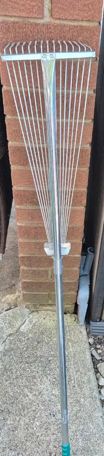 Expandable leaf rake. , Voir plus