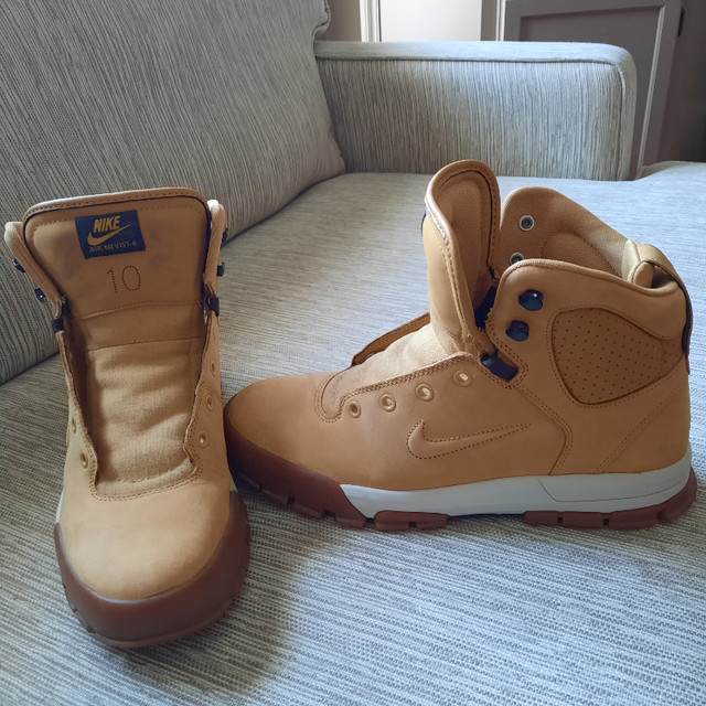 Nike leather boots in Men's Shoes in Markham / York Region