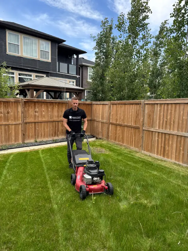 Lawn Mowing Calgary – FREE Fertilizer w/ Bi-Weekly Service!63234701842689129