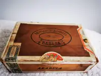 Vintage Arabela brand trimmed wooden cigar box.