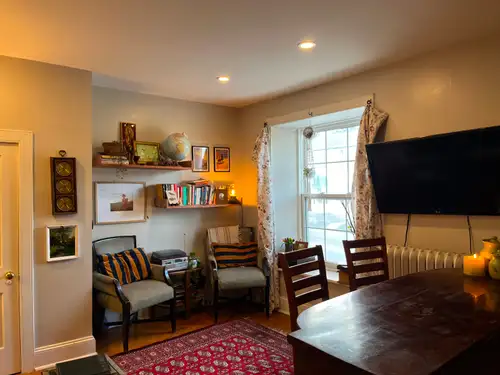 1 bedroom apartment available on the 2nd floor of a stone 4-plex near downtown Fergus. Walking dista...