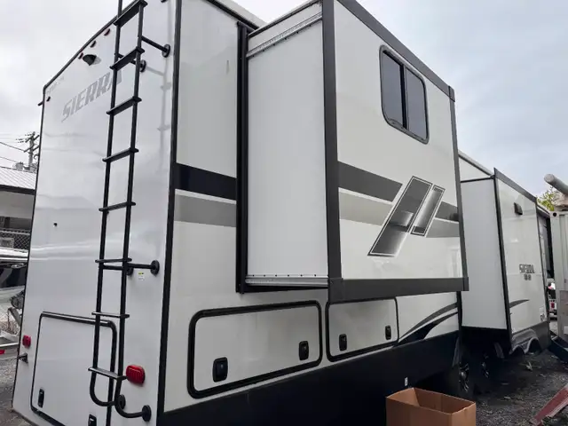2022 Forest River sierra luxury 388bhrd in RVs & Motorhomes in Laval / North Shore - Image 4