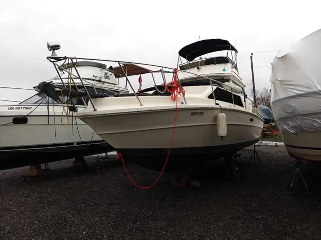 30' SEARAY FLYBRIDGE 30' in Powerboats & Motorboats in Markham / York Region - Image 8
