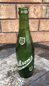Wilson’s (Green) pop bottle / ChIpPEd $1