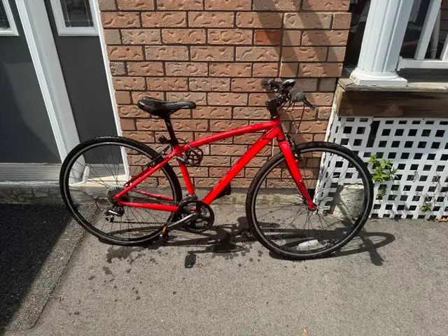 Devinci St-Tropez Hybrid Bicycle in Road in Ottawa - Image 5
