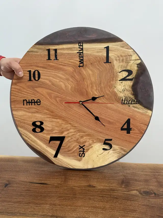 handmade wall clock with resin  in Home Décor & Accents in Markham / York Region - Image 2