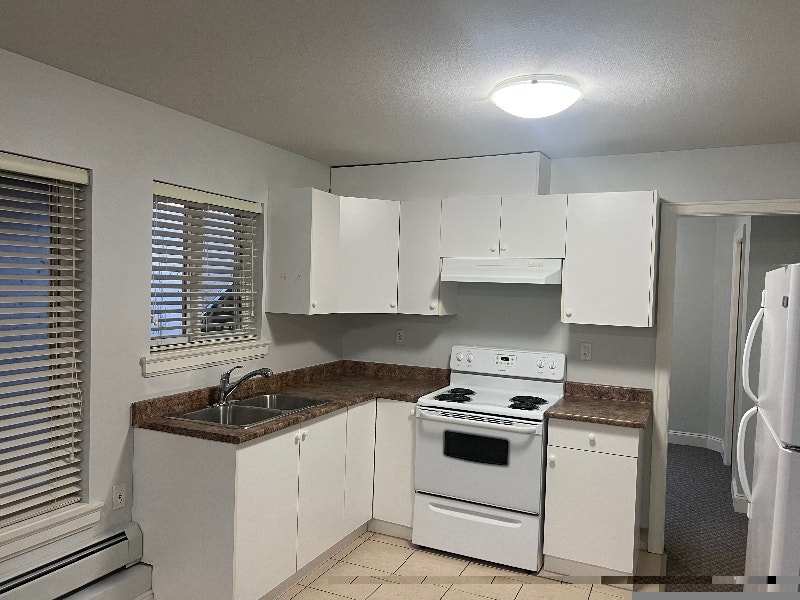 2 bedroom 1 bathroom suite available in Sullivan Station. Long Term