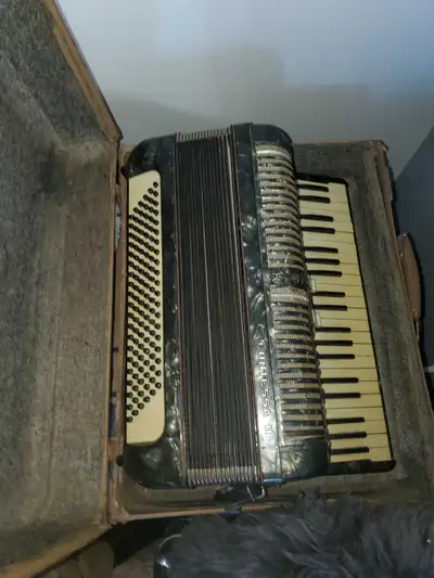 Contessa II Accordion, View more