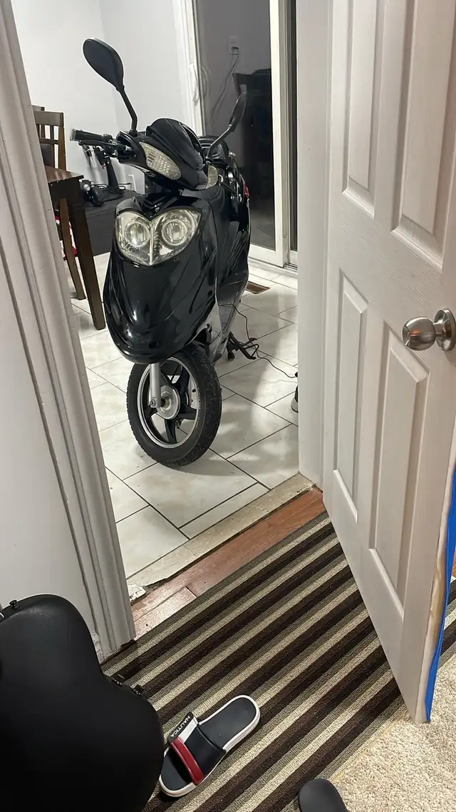 Emmo electric scooter in eBike in Mississauga / Peel Region - Image 2