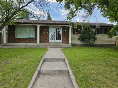139 Manora Hill NE