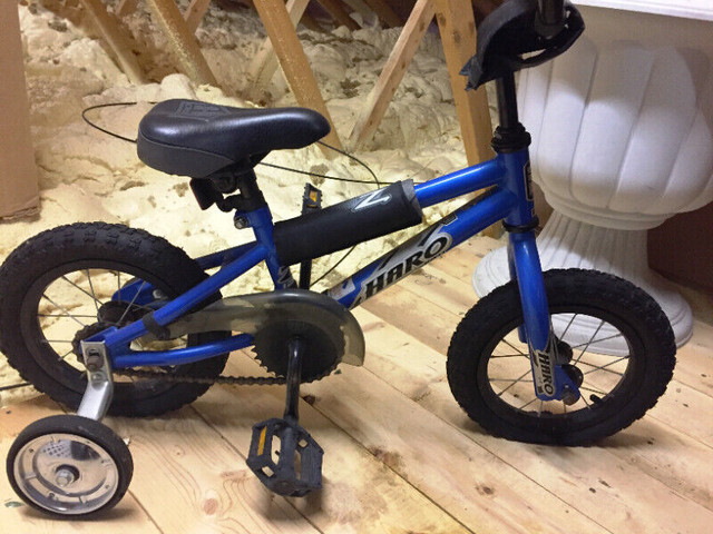 HARO Z12 Series BMX bike with training wheels in Kids in Cole Harbour