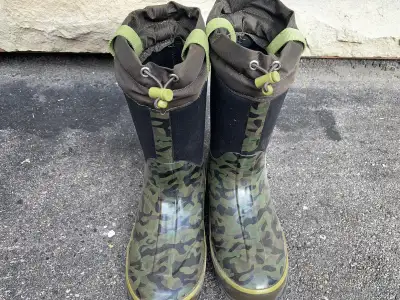 For sale: Cougar woman winter boots size 6, View more