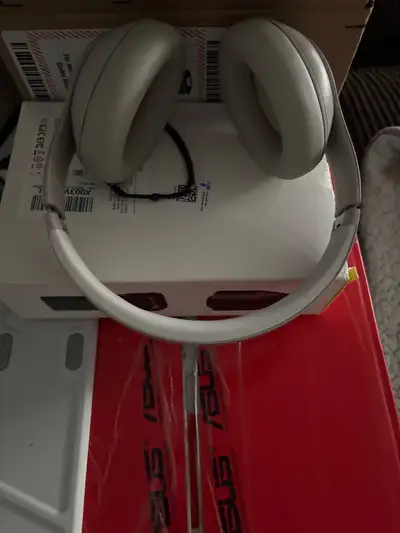 Selling my lightly used Beats Studio pro white - 300 OBO
