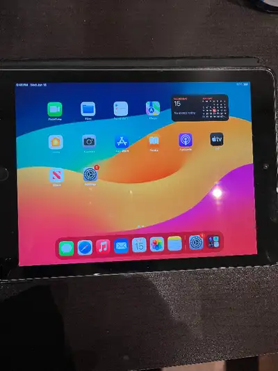 Ipad 6th Generation Gray 32GB Wifi Excellent Condition!, View more