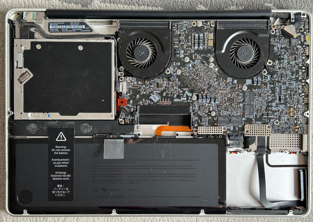 Parts only, 2009 MacBook Pro 17” in Laptops in Dartmouth - Image 2