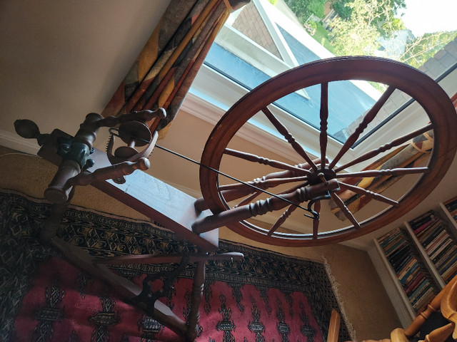 Antique Spinning Wheel in Arts & Collectibles in Mississauga / Peel Region - Image 2