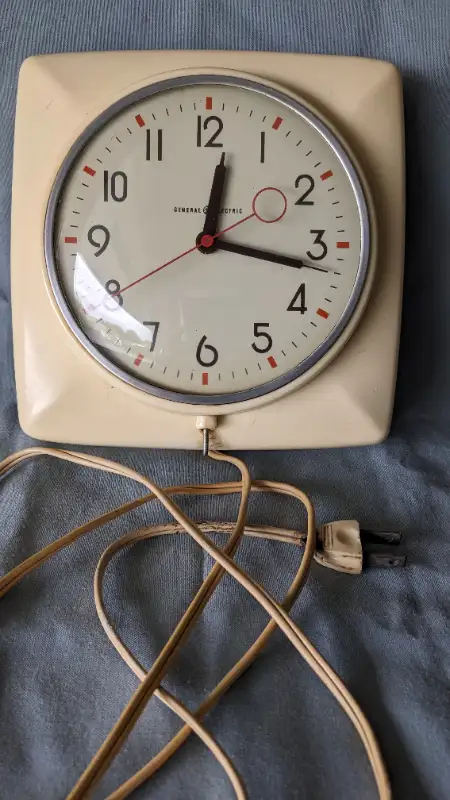 Vintage Wall Clock by GE in Home Décor & Accents in Ottawa - Image 3