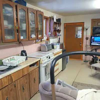 Room for rent, Share. Whole house. All inclusive. Heat water cable internet, Own room laundry parkin...