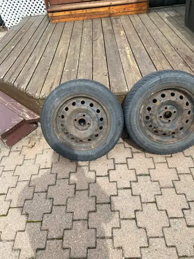 Pneu monté sur jantes étais sur Honda Civic 2005 bon facile pour une saison ou plus 4388737640