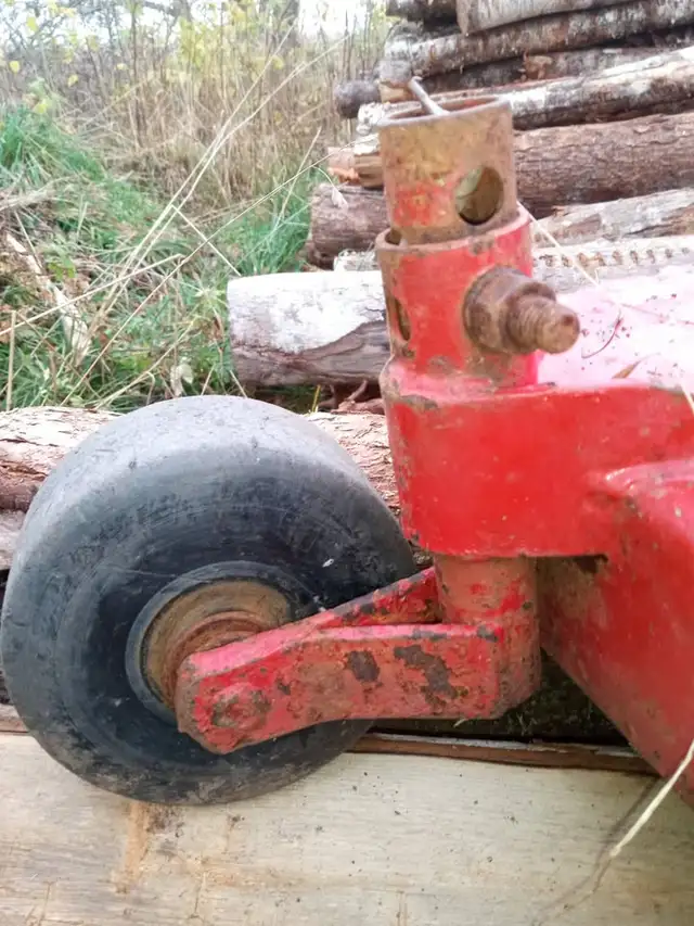 Massey Ferguson 4215 Mower Deck in Lawnmowers & Leaf Blowers in Annapolis Valley - Image 6