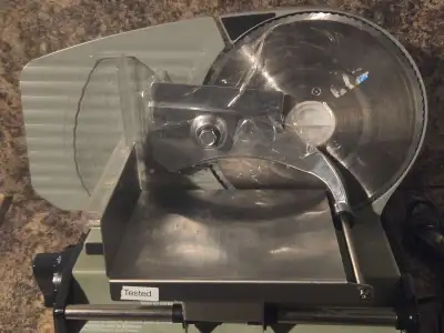 I'm selling a Valley Sportsman meat slicer that is ideal for slicing a variety of meats and cheeses...