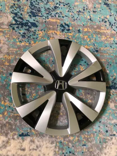 Selling 1 one Honda Civic 16 inch Honda Factory original wheel cover hubcap wheel cap, used, but lik...