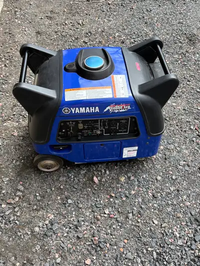 Lightly used 3000w Inverter Generator model EF3000iSE. Estimate less than 100 hours. Has 2- 15amp pl...