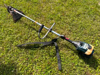 Selling a Gas Bolens Trimmer BL250, perfect for maintaining your yard. This powerful trimmer is in e...