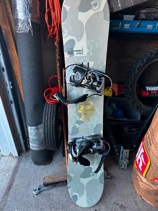163 JP Walker Pro Model Snowboard Camo - Rare Classic Collector in Exercise Equipment in Barrie - Image 4