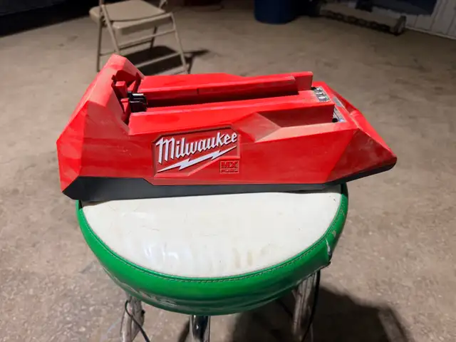 Milwaukee MX FUEL Cut-Off Saw Kit (Saw,4 Batteries,Charger) in Power Tools in Oakville / Halton Region - Image 5