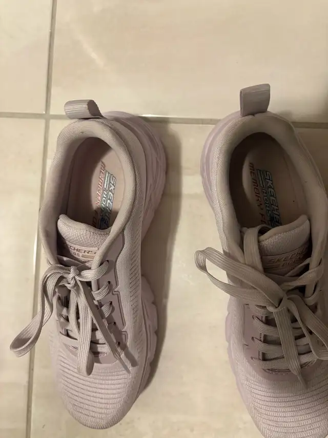 sketchers shoes in Women's - Shoes in Oshawa / Durham Region - Image 4