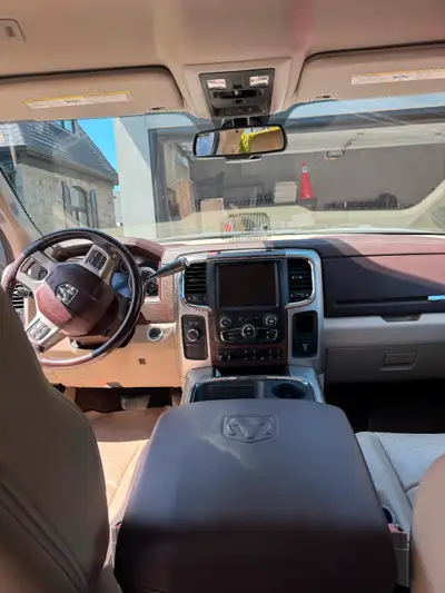 Dodge ram Laramie luxury 2017 118000 km new Well kept 3horse trailer Jamco also for cargo Very versa...