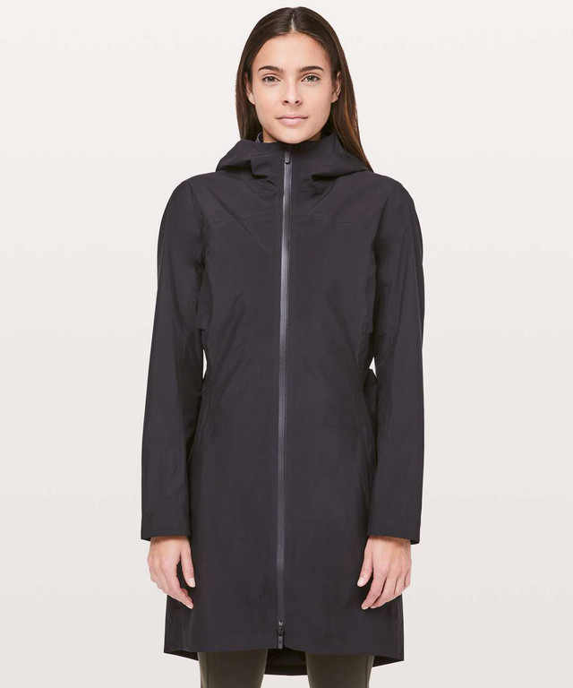 New Lululemon rain jacket size 4 in Women's - Tops & Outerwear in City of Halifax
