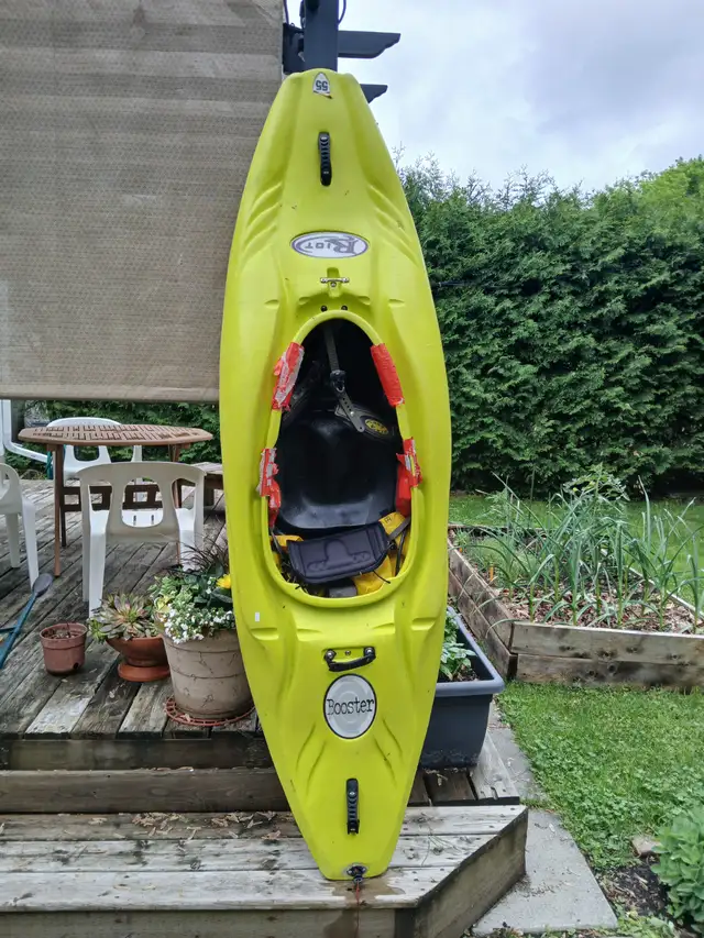 Kayak whitewater small Riot Brand in Water Sports in Ottawa - Image 6
