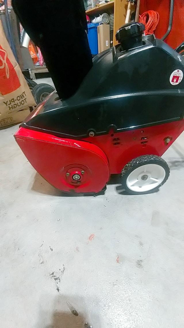MTD 4.5 HP Snowthrower - Recent replaced parts - as new in Snowblowers in Trenton - Image 4