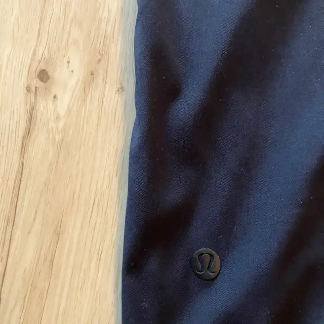 Lululemon Men's Large Black Track Pants in Men's in Oshawa / Durham Region - Image 4