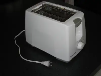 Grille-pain multifonction Black & Decker. Bonne condition. Vente de succession. Prix $10.00 pas de l...
