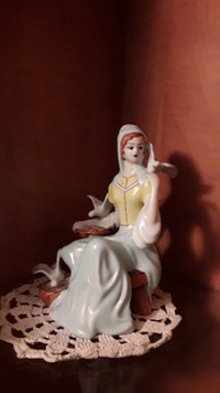Cinderella porcelain statuete