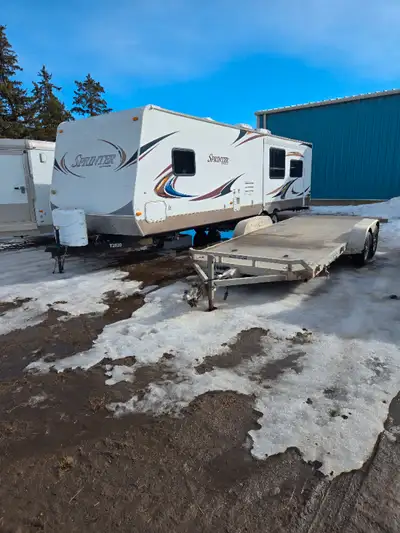 2010 30ft bumper pull trailer selling for a friend has 2 slides very nice layout