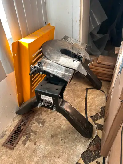 Selette fifthwheel neuve REESE ***Assujetis a la TPS-TVQ TEXTO AU: 819-808-9556 -Stéphane