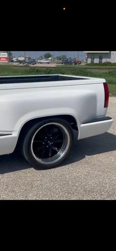 Set of ridler wheels with tires that are 90% + tread. 20x9 245/40 front 20x9 295/35 rear Fit 88-95 c...