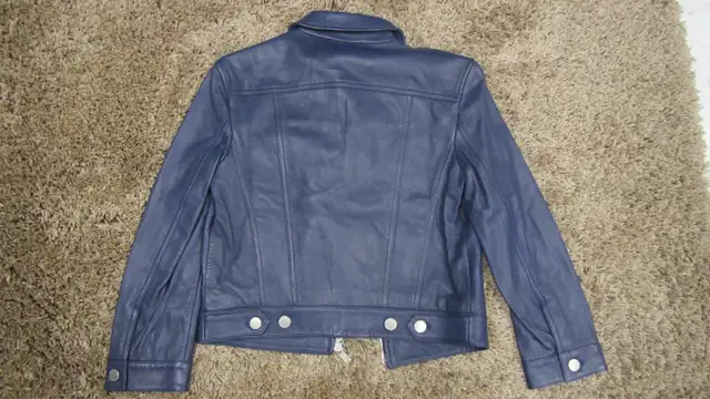 Size Medium Michael Kors Indigo Blue Leather Jacket in Women's - Tops & Outerwear in City of Toronto - Image 4