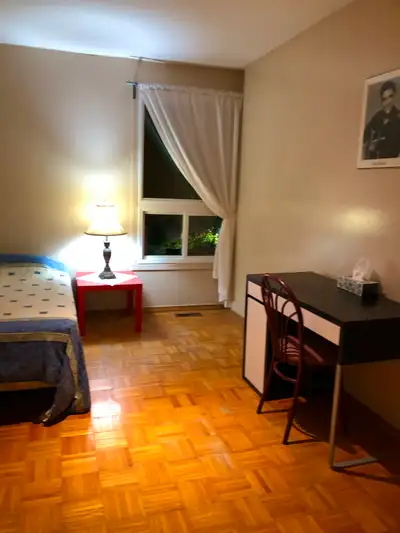 A Furnished Room For Student(s) in a Quiet & Clean House With Unlimited Wireless High Speed Internet...