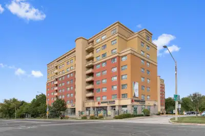 PRIVATE SUMMER SUBLET - Residence room with PRIVATE BATHROOM in a MALE ONLY suite. AVAILABLE NOW TO...