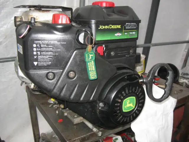 instal free 7/7-moteur 305cc briggs & stratton 14.50 jonh deere in Snowblowers in Laval / North Shore - Image 3